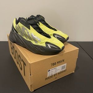 Yeezy, 700 MNVN phosphor size 11 1/2